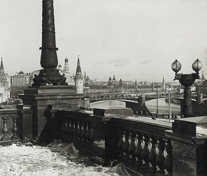 Вид на Кропоткинскую набережную. 1927 год. Фото: Alexander Rodchenko.