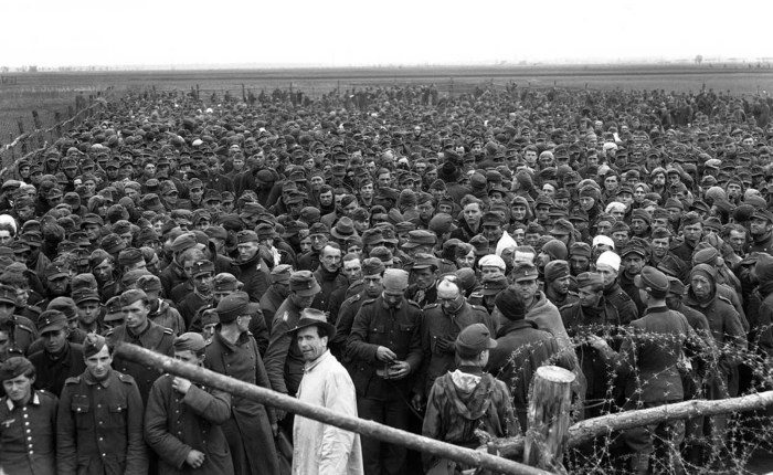 Взятые в плен немцы во время наступления союзников на Гейдельберг