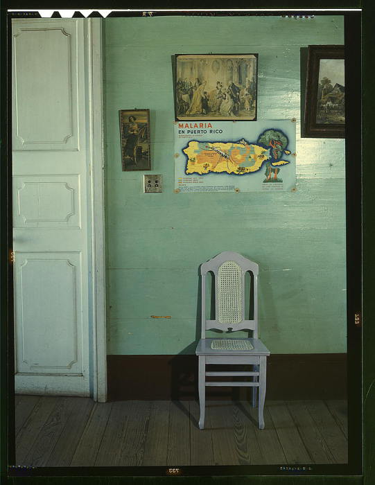 Плакат и стул в небольшой гостинице. Сан-Хуан, Пуэрто-Рико, 1941 год. Автор: Jack Delano.