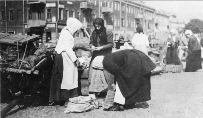 Рыночная торговля. Москва, 1918 год. 