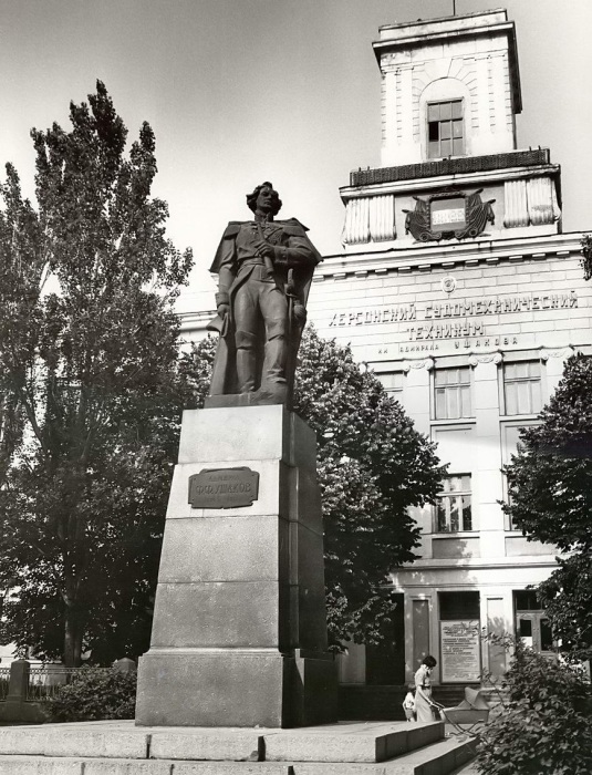 Памятник адмиралу Федору Ушакову.