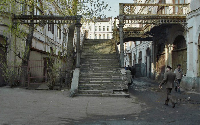 Старая лестница в одном из Московских переулков. 