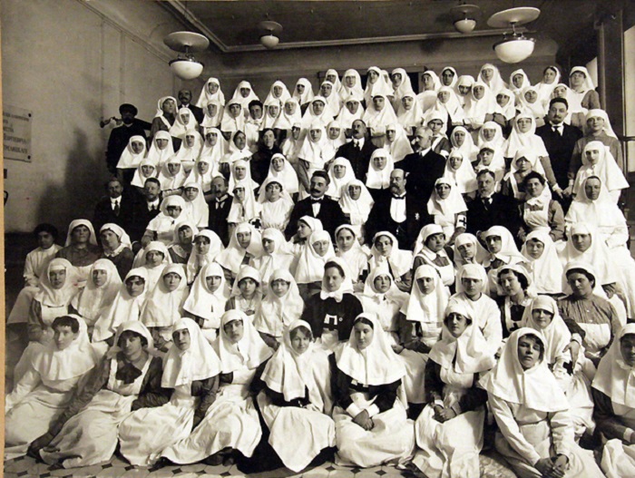 Медсестры Российского общества Красного Креста в 1901 году. 