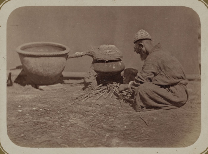 Мелочная торговля. Еврейская винокурня. Киргизия, начало 20 века.