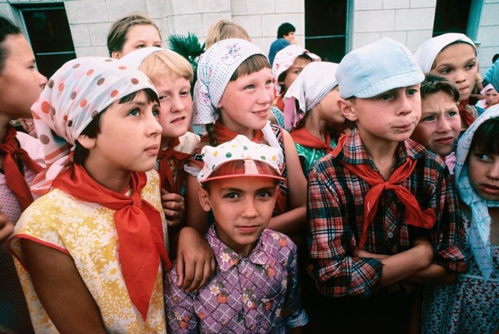 Пионеры - массовая детская организация в СССР.