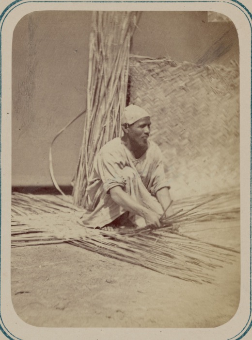 Камышовое производство. Приготовление плетенок. Киргизия, начало 20 века.