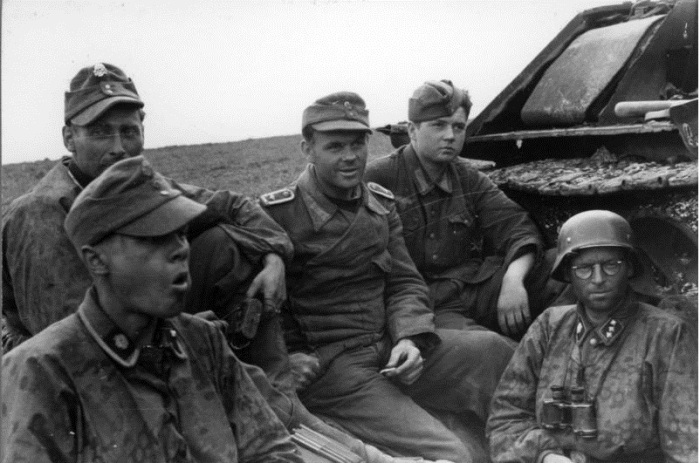 Войска СС на привале. 1944 года. 