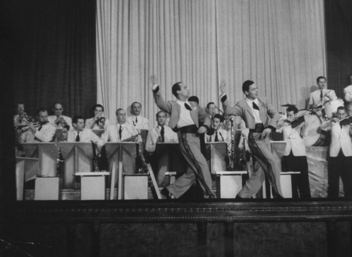Выступление артистов в одном из клубов Москвы. СССР, Москва, 1955 год.