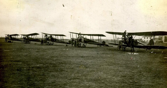 Самолеты У-1 и У-2 на аэродроме Ленинградской школы летчиков.1933 год. 