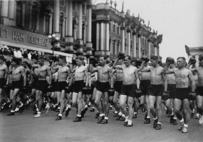 Фотографии советских физкультурников и спортсменов, сделанные в 1930-х годах. 