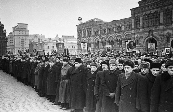  Похороны вождя на Красной площади в 1953 году.
