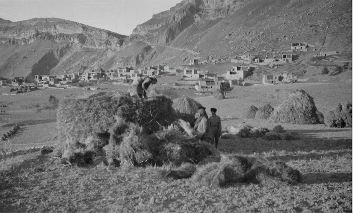Крестьяне в поле. Дагестан, 1933 год.