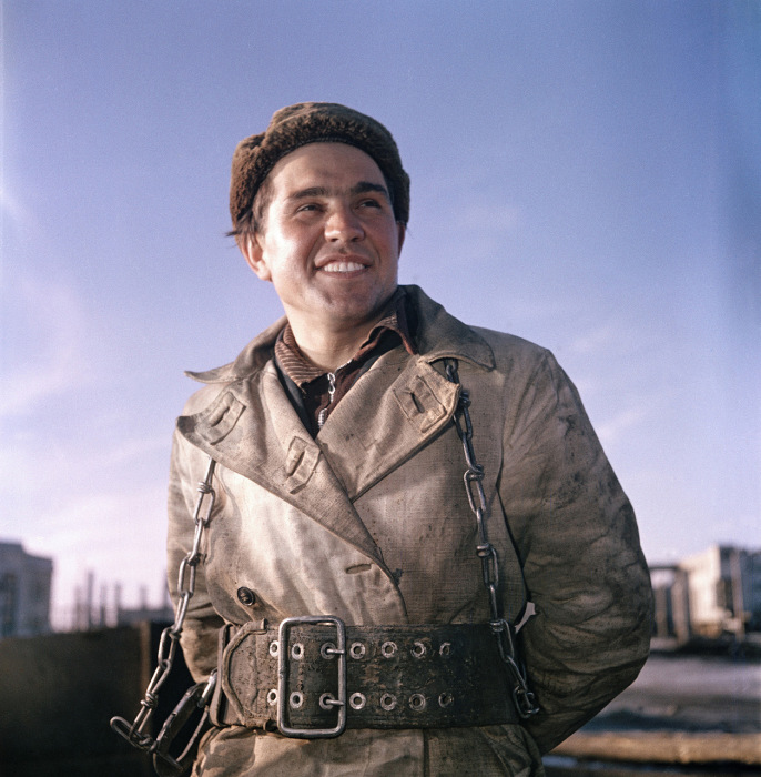 Работник в казанском порту. Казань, 1950-е годы. Фото: Semyon Osipovich Friedland.