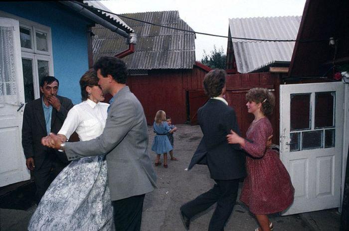 Свадьба в деревне Черешенка рядом с городом Черновцы. УССР, 1988 год.