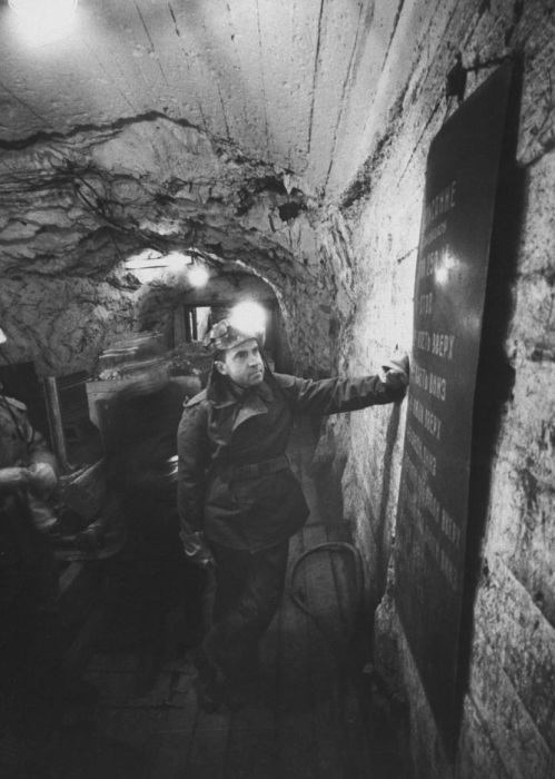 Вице-президент США Ричард Никсон посетил советский медный рудник. СССР, 1959 год. 