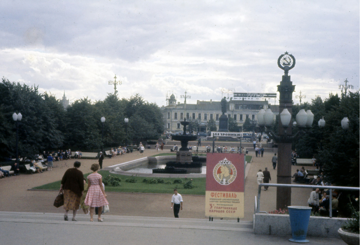 Вид Пушкинской площади от кинотеатра Россия. СССР, Москва, 1963 год.