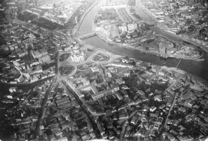 Вид на центр Москвы с Храмом Христа Спасителя. Москва, 1932 год. 