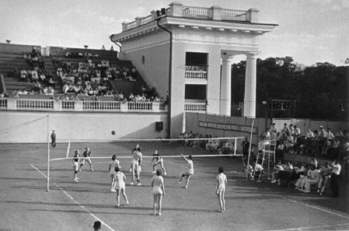 Волейболистки на стадионе Динам. СССР, 1930 год.