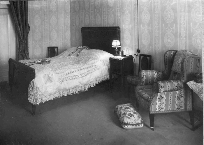 Спальня в квартире артистки Марии Александровны Михайловой.