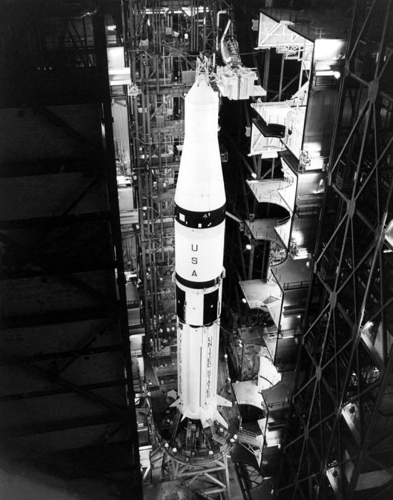 Ракета-носитель Сатурн-1Б на пусковой установке. США, 1975 год.