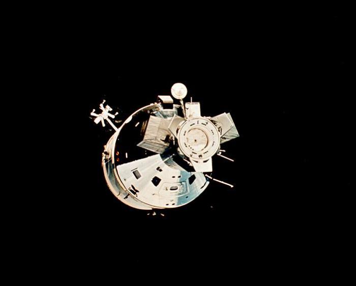 Аполлон заходит на стыковку с Союзом. 17 июля, 19 часов, 12 минут, 1975 год.  