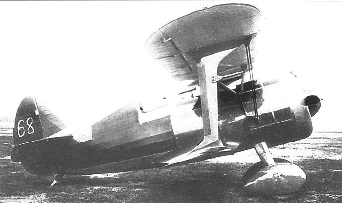 Устаревший истребитель, входивший в первую десятку машин, переданных в 1937 году на войсковые испытания. 