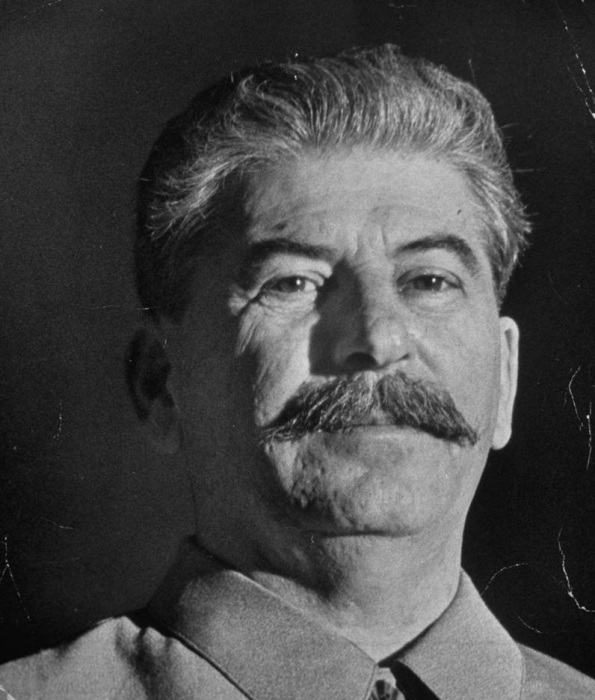 Иосиф Сталин в своем кабинете в Кремле.