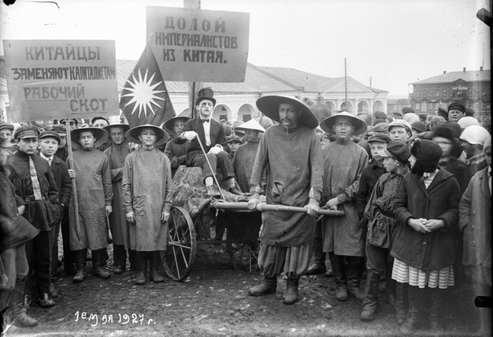 Митинг по случаю 1 мая 1927 года.