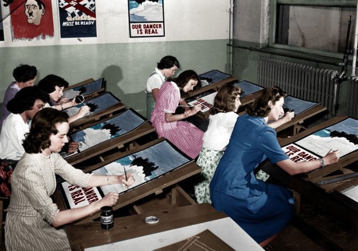 Создание агитационных плакатов во время Второй мировой войны.