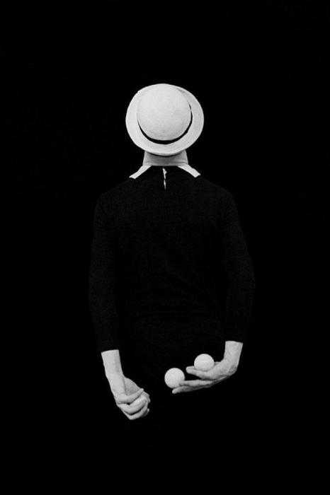 Профессиональный жонглер, 1964 год. Автор фотографии: Александр Птицын.
