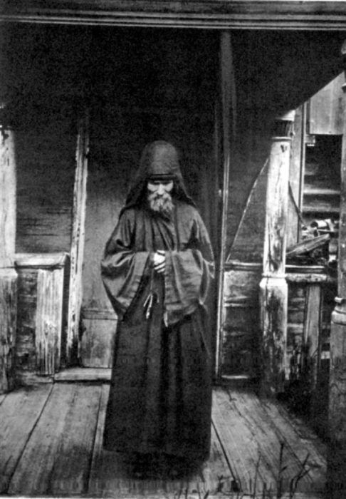 Монах после обряда пострижения в схиму.