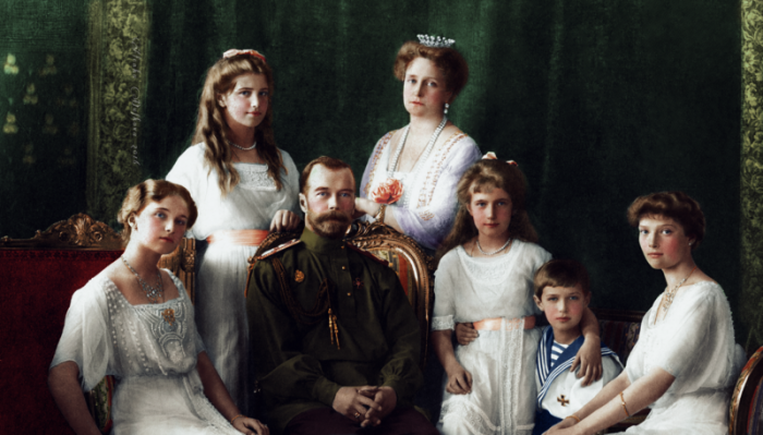 Семейный портрет императорской семьи в 1913 году.