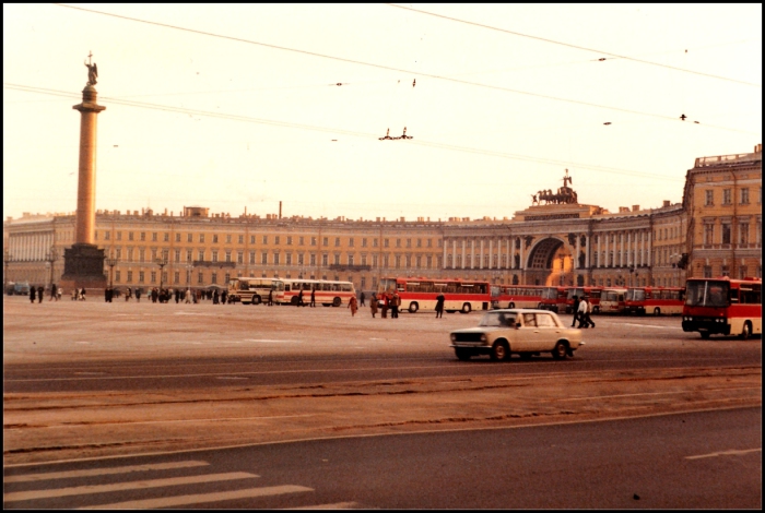 Дворцовая площадь. СССР, Ленинград, 1985 год.