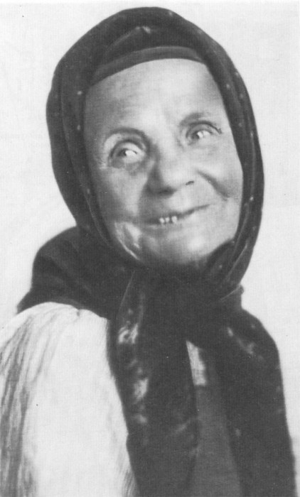 Марья Дмитриевна Кривополенова - русская народная сказительница в 1915 году.