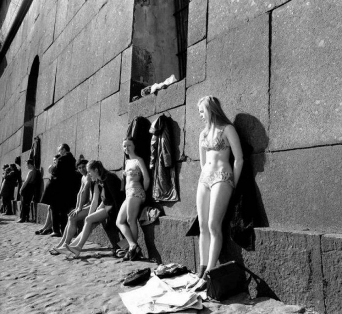 Пляж у Петропавловской крепости. СССР, Ленинград, 1970-е годы.