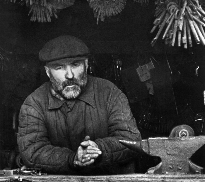 Мастер по изготовлению ключей. СССР, Казань, 1969 год.