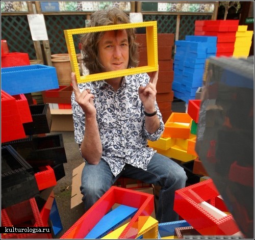 Жилой дом из кубиков Лего