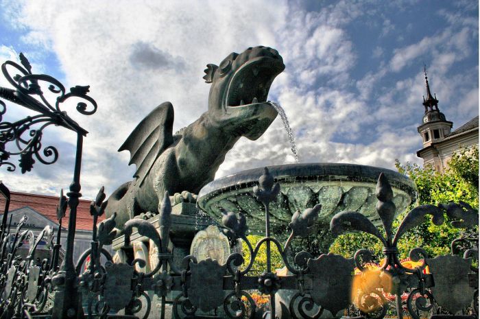 Фонтан дракона в Клагенфурте. | Фото: commons.wikimedia.org.