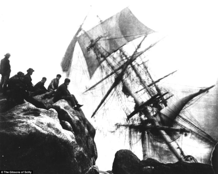 «Minnehaha» напоролось на скалы в 1874 году. Судно затонуло так стремительно, что некоторые матросы погибли в своих койках.