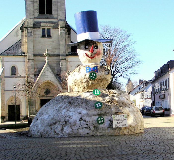 Снеговик Якоб в немецком городке Бишофсгрюн. | Фото: commons.wikimedia.org.