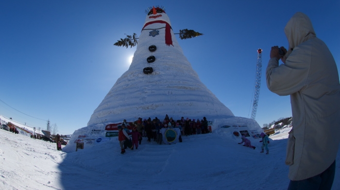 Громадный снеговик в Бетеле, штат Мэйн, США. | Фото: flickr.com.