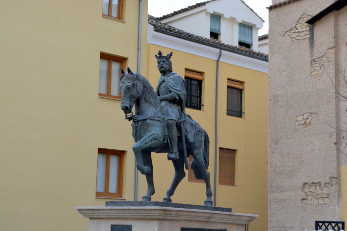 Памятник Альфонсо VIII. / Фото: www.mnstatic.com