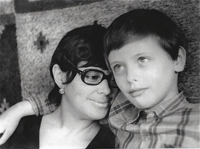 Мира Тодоровская с сыном Валерием. / Фото: www.hsmedia.ru