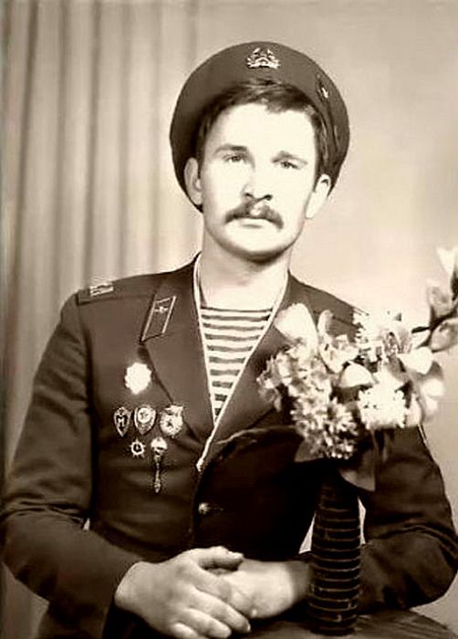 Фёдор Добронравов во время службы в армии. / Фото: www.yaplakal.com