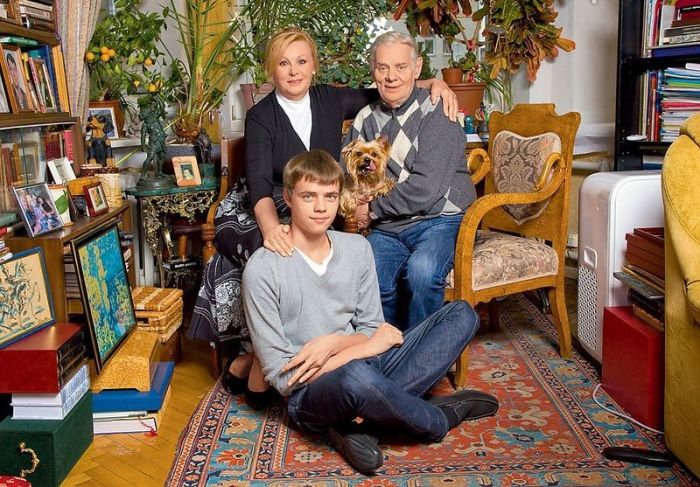 Наталья Селезнёва и Владимир Андреев с сыном Егором. / Фото: www.7days.ru