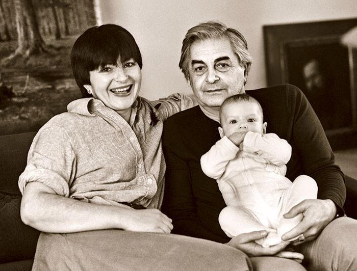 Юрий Любимов и Каталин Кунц с сыном. / Фото: www.liveinternet.ru