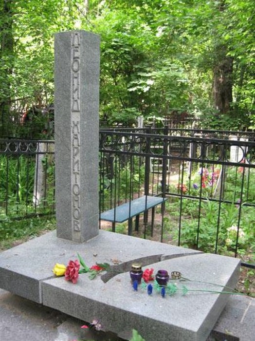 Памятник актёру Леониду Харитонову. / Фото: www.fishki.net