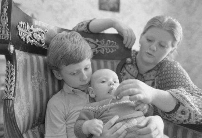 Ирина Муравьева с сыновьями. / Фото: www.zveronline.ru