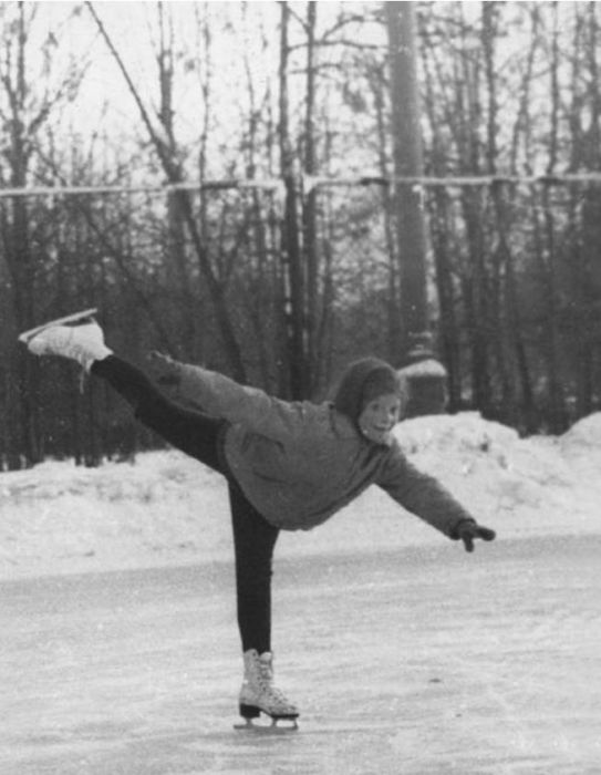 Будущей олимпийской чемпионке 5 лет. Каток в Теплом стане, 1965. / Фото: www.sport.wikireading.ru