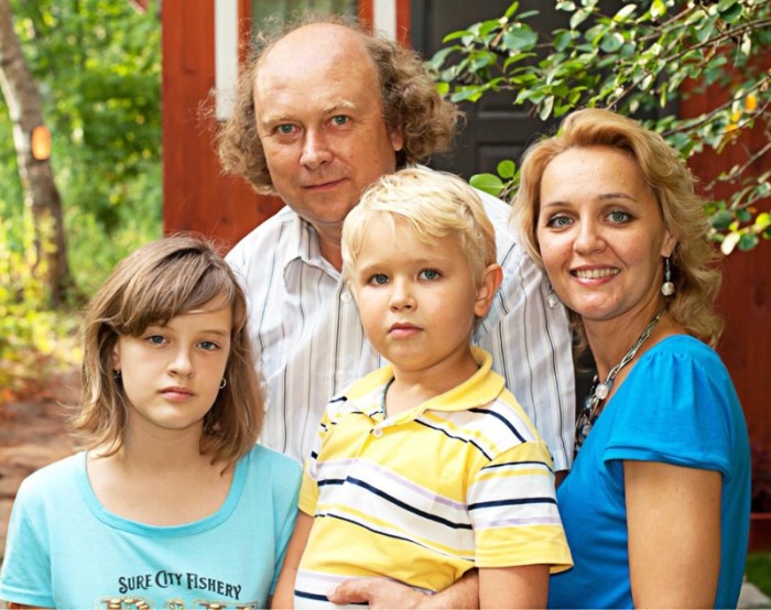 Алексей Войтюк и Татьяна Проценко с детьми. / Фото: www.fishki.net